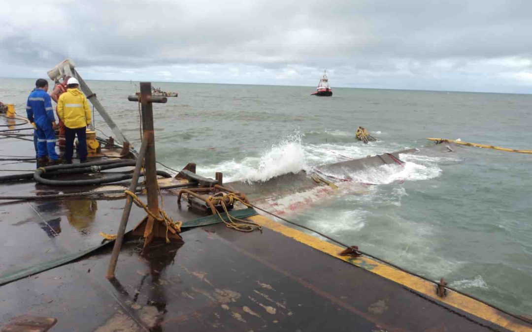 Reflote de embarcación en Cartagena.